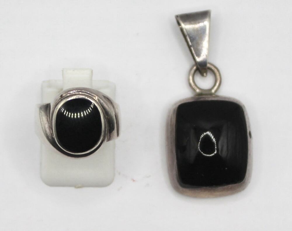 VINTAGE Sterling Silver Onyx Pendant and Ring Set size 6